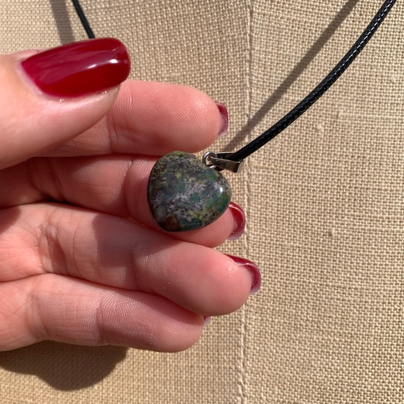 Handmade Genuine Stone Heart Amulet Necklace - Picture 12 of 15